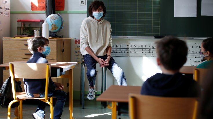 Normalleşemediler! Bir çocukta koronavirüs görüldü, okullar kapandı | Dünya