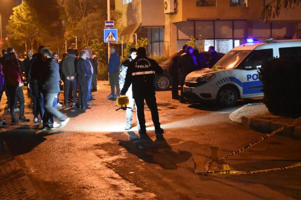İzmir'de belediye başkan yardımcısına silahlı saldırı - Resim : 1