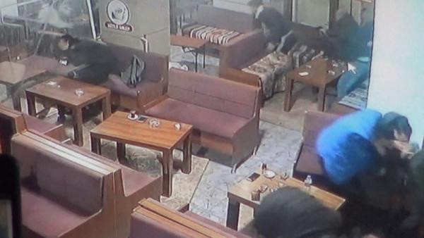 Bursa'da çay ocağında silahlı saldırı ! Dehşet anları kamerada - Resim : 3