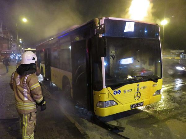 İstanbul'da belediye otobüsünde yangın - Resim : 1