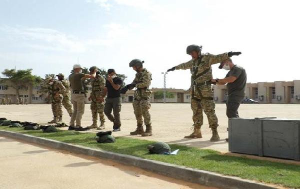 Türk askerinden Libyalı askerlere eğitim - Resim : 1