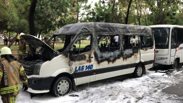 İstanbul'da servis aracı alev alev yandı! - Resim : 2