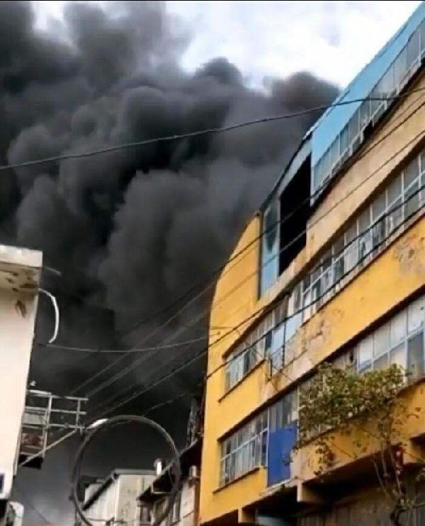 İzmir'de korkutan yangın - Resim : 1