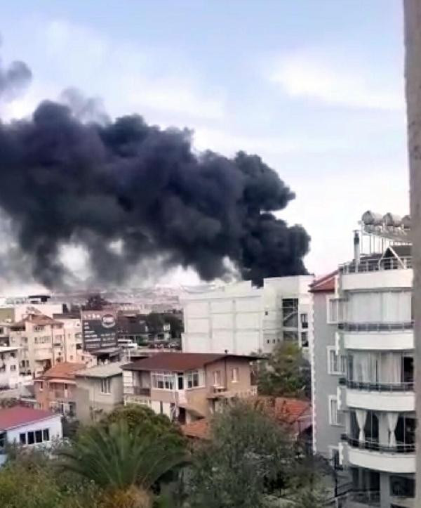 İzmir'de korkutan yangın - Resim : 2