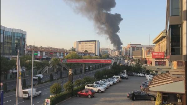 İstanbul'da fabrikada korkutan yangın! - Resim : 1