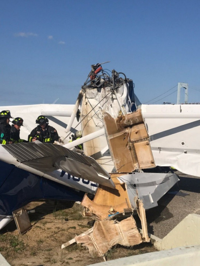 New York'ta deniz uçağı düştü: 1 ölü, 2 yaralı - Resim : 2
