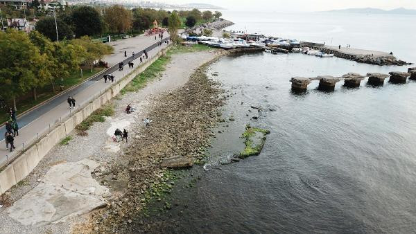 Kadıköy'de deniz çekildi, deprem korkusu sardı - Resim : 4