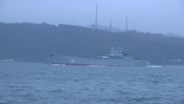 Rus savaş gemileri peş peşe boğazdan geçti - Resim : 1