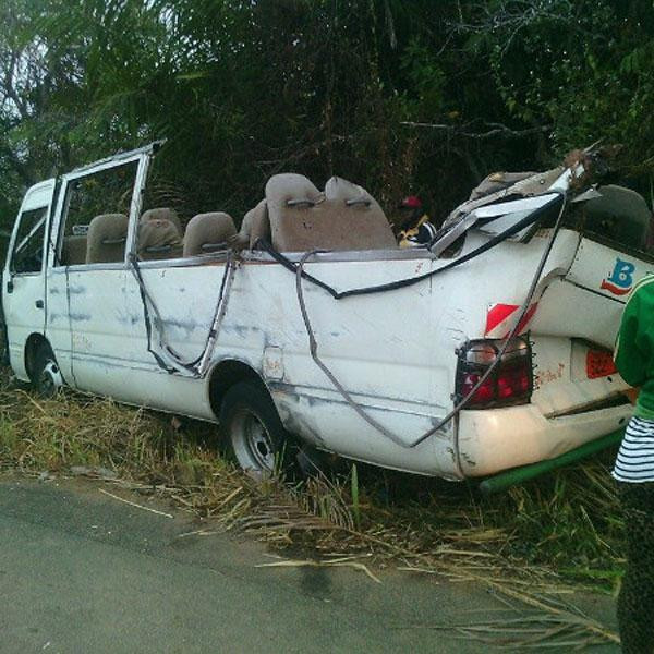 Yolcu otobüsü ile kamyon çarpıştı: 37 ölü - Resim : 3