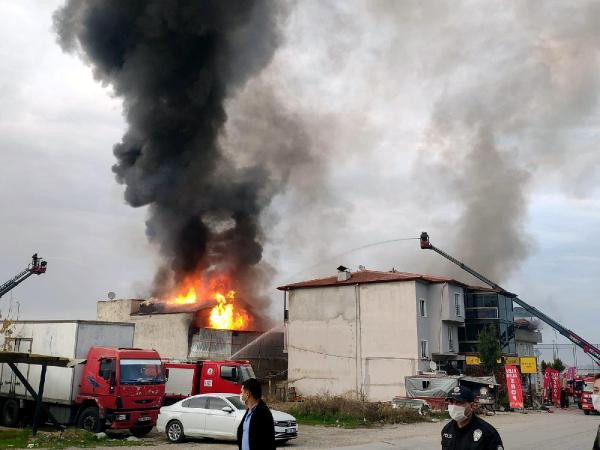 Deterjan fabrikasında korkutan yangın - Resim : 1