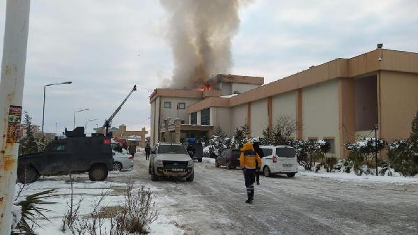 İdil Devlet Hastanesi'nde yangın ! Hastalar tahliye edildi - Resim : 3