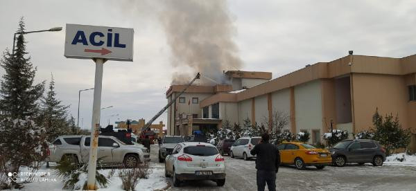 İdil Devlet Hastanesi'nde yangın ! Hastalar tahliye edildi - Resim : 4