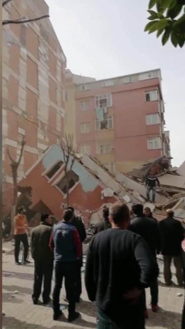 İstanbul'da 7 katlı bina çöktü! - Resim : 1