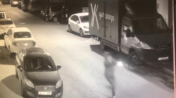 İstanbul'da dehşet anları ! Maskeli 4 kişi, otomobile kurşun yağdırdı - Resim : 1