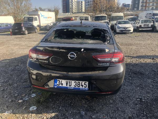 İstanbul'da dehşet anları ! Maskeli 4 kişi, otomobile kurşun yağdırdı - Resim : 2