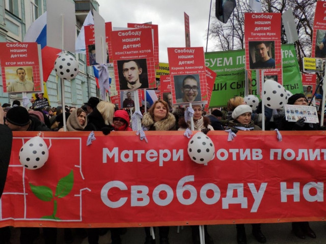 Ruslar sokaklara döküldü! ''Putin istifa'' sloganları attılar - Resim : 1