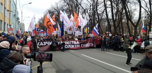 Ruslar sokaklara döküldü! ''Putin istifa'' sloganları attılar - Resim : 4