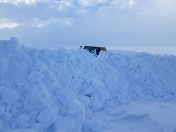 Kar fena bastırdı! Bingöl-Erzurum karayolu ulaşıma kapatıldı - Resim : 2