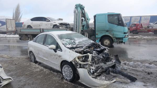 Konya'da 17 araç birbirine girdi: 15 yaralı - Resim : 1