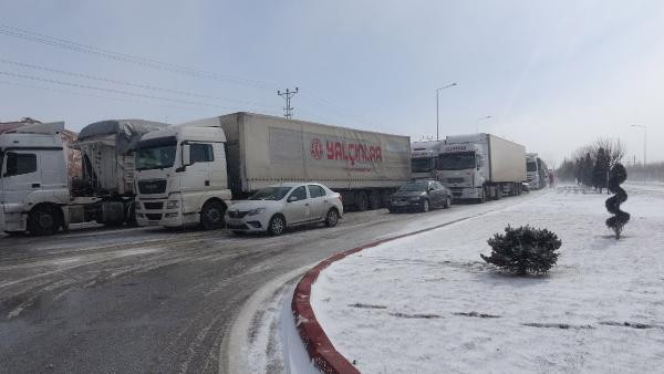 Konya'da 17 araç birbirine girdi: 15 yaralı - Resim : 3