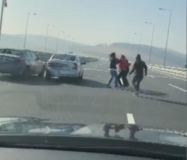 Kaza sonrası ortalık karıştı! Tekme ve yumruklar havada uçuştu - Resim : 1