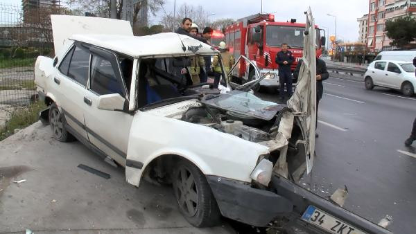 Bakırköy'de feci kaza: 1'i ağır 3 yaralı - Resim : 1