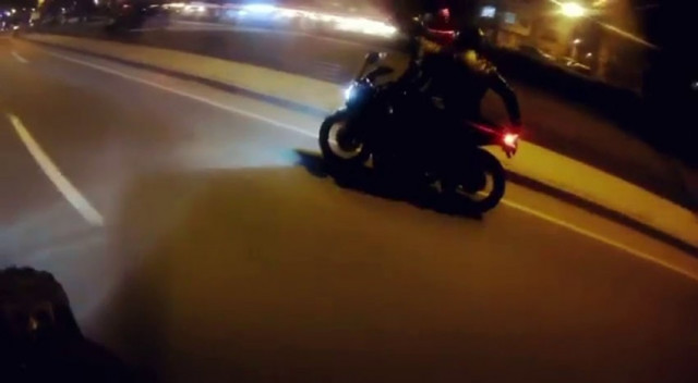 Motosikletli magandaların ölümle dansı kamerada - Resim : 1