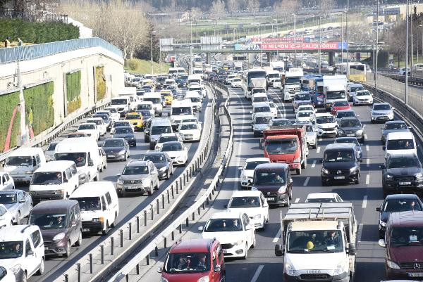 D-100'de otomobil alev alev yandı - Resim : 4