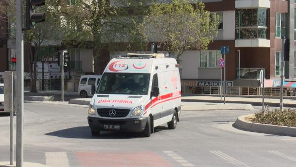 İstanbul'da hastaneye gidemeyenler ambulanslarla taşınıyor - Resim : 2