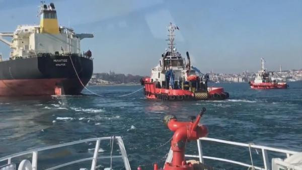 İstanbul Boğazı'nda dev gemi arızalandı - Resim : 1