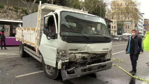 Beşiktaş'ta zincirleme kaza! İETT otobüsü ağaca çarptı - Resim : 2