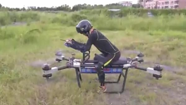 Çinli mühendis uçan motosiklet yaptı - Resim : 2