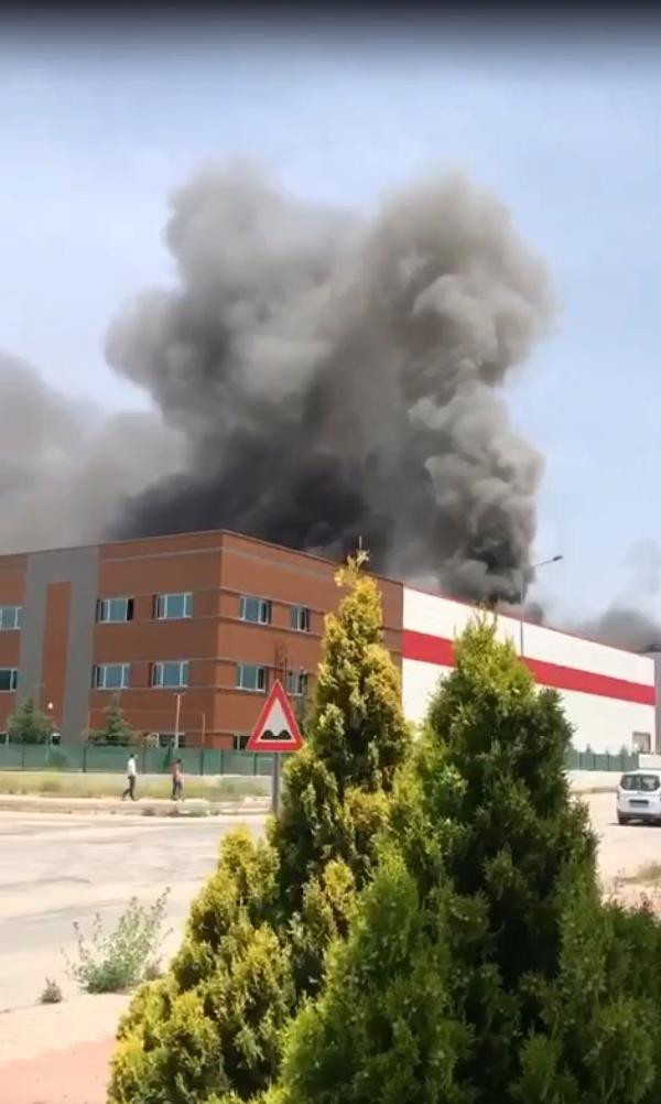 Ankara'da tıbbi ekipman fabrikasından yangın - Resim : 1