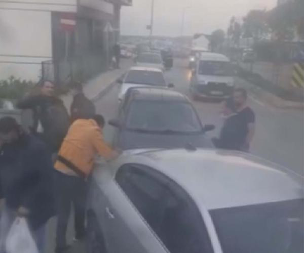 İstanbul'da bekçinin bir kişiyi vurma anı kamerada - Resim : 1