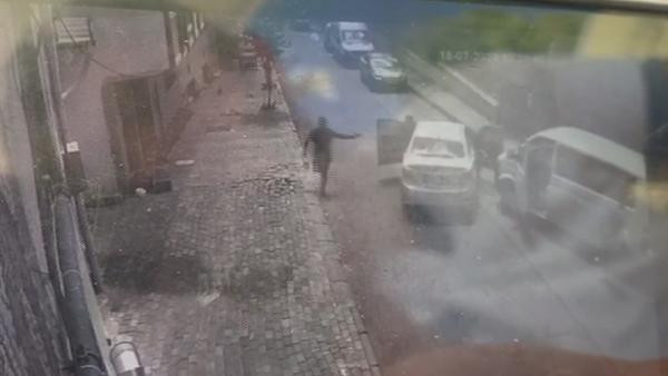 İstanbul'da silahlı saldırı: 1 polis şehit oldu - Resim : 2