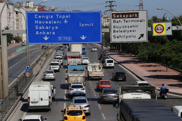 İstanbul'dan kaçış başladı! Trafik durma noktasında - Resim : 4