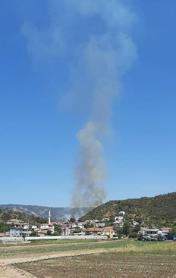 Muğla'da yerleşim yeri yakınında korkutan yangın - Resim : 1