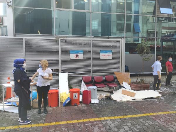 İstanbul'da özel hastanenin tavanı çöktü! - Resim : 1