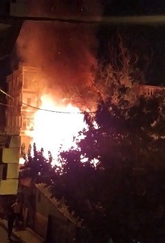 Başakşehir'de gecekondu yangını! 6 kişi ölümden döndü - Resim : 2
