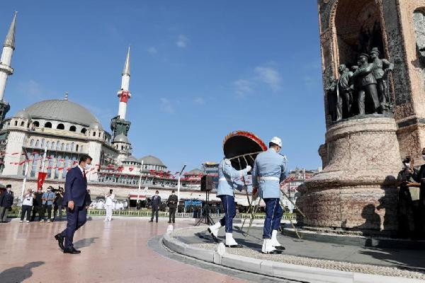 Taksim Meydanı'nda 30 Ağustos Zafer Bayramı töreni  - Resim : 1