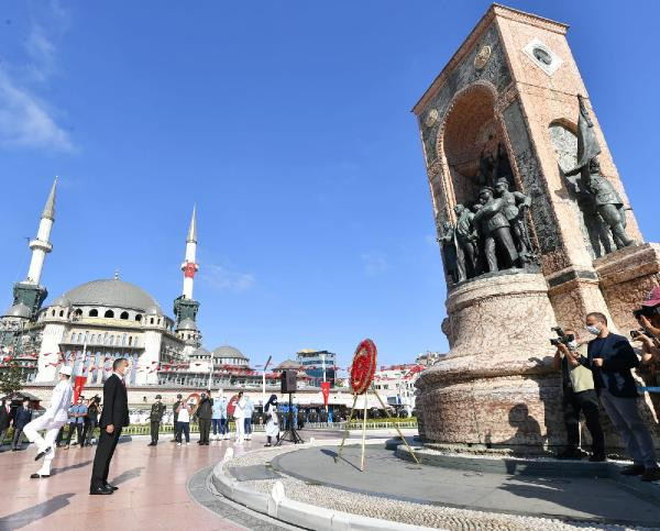 Taksim Meydanı'nda 30 Ağustos Zafer Bayramı töreni  - Resim : 2