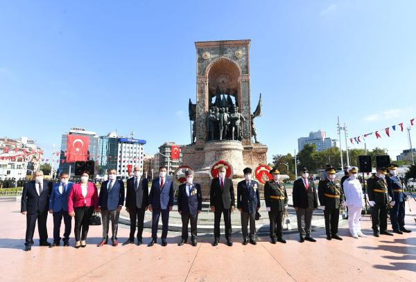 Taksim Meydanı'nda 30 Ağustos Zafer Bayramı töreni  - Resim : 5