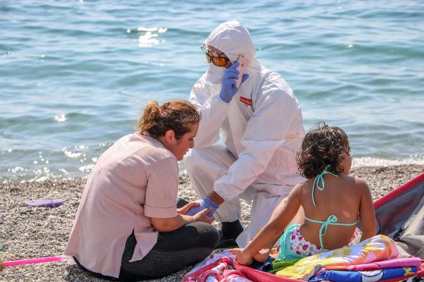 Plajda ''Ölmek istemiyorum'' diye bağıran kadın koronavirüslü çıktı - Resim : 1