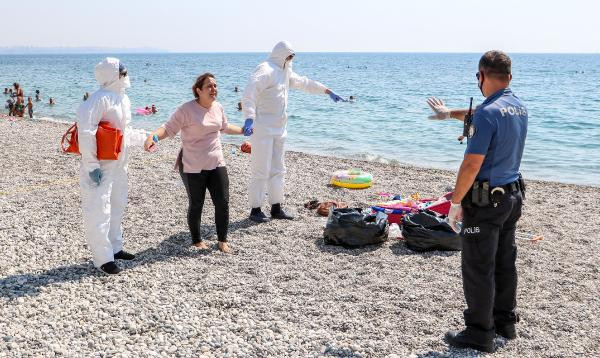 Plajda ''Ölmek istemiyorum'' diye bağıran kadın koronavirüslü çıktı - Resim : 3