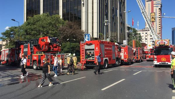 Beşiktaş'ta iş merkezinde yangın - Resim : 2