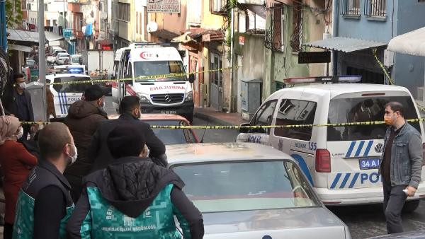 İstanbul'da battaniyeye sarılı kadın cesedi bulundu - Resim : 1