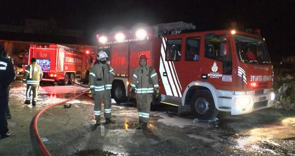 İstanbul'da geri dönüşüm deposunda korkutan yangın - Resim : 1