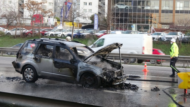 İstanbul'da korku dolu anlar! Lüks cip alev alev yandı - Resim : 2