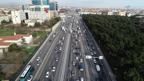 56 saatlik yasak öncesi İstanbul trafiği felç oldu - Resim : 4