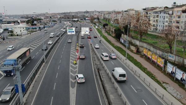 Biri bu uyanıkları durdursun! İstanbul trafiğinde akılalmaz görüntü - Resim : 2